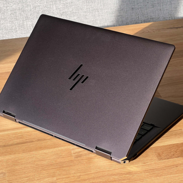HP Spectre 14-EU OLED